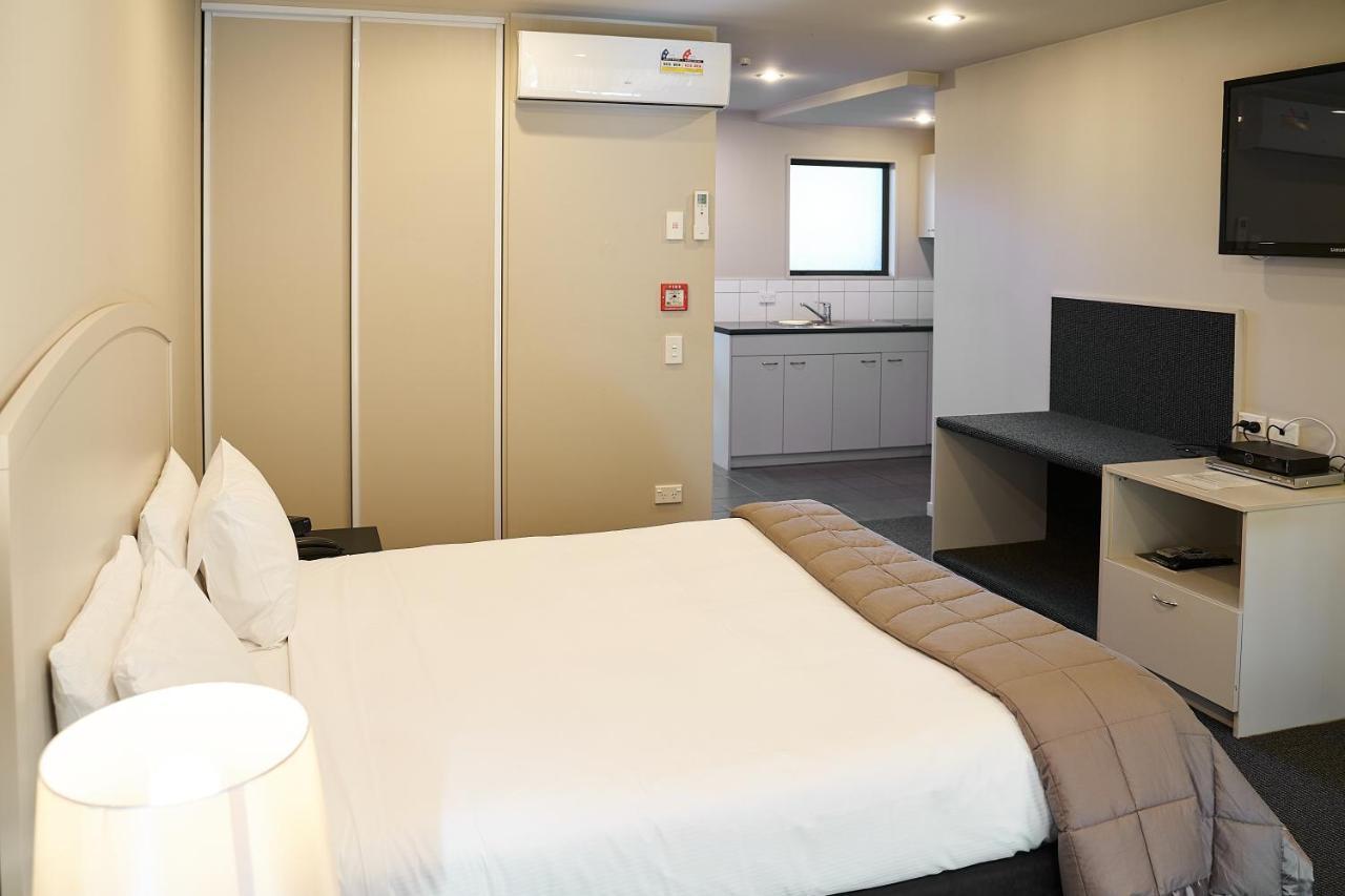 Azena & 4* Christchurch
