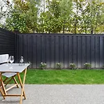 Salisbury Style - Modern City Apartment - Christchurch Holiday Homes