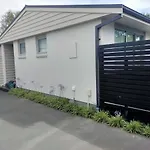 Bed & Breakfast In The Heart Of Fendalton