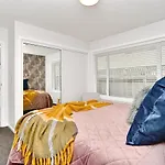 Brockworth Place - Christchurch Holiday Homes