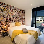Funk In The City - Luxury Laneway Apartment With Single Garage