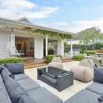 Retreat Villa - Christchurch Holiday Homes