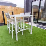 Newly Built Central City 2 Bed