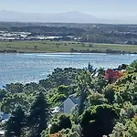 Homestay, Millions Dollars View At Mount Pleasant