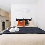 1 Bed Central City Deluxe W/Carpark