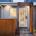 1 Bed Central City Deluxe W/Carpark