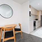 1 Bed Central City Deluxe W/Carpark