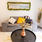 Glamorous 2 Bed Cbd Townhouse W/King Bed