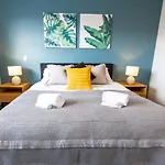 Glamorous 2 Bed Cbd Townhouse W/King Bed
