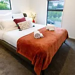 2 Bed Paradise Near Hagley Park