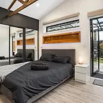 Studio Unit With Spa Bath
