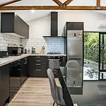 Studio Unit With Spa Bath