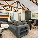 Studio Unit With Spa Bath