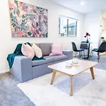 2 Bedrooms Overlooking Park - Exquisite Views