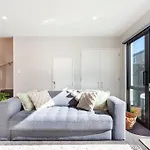 Stylish Townhouse With Hot Tub