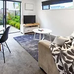 1 Bedroom Central City Escape