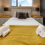 1 Bedroom Central City Escape