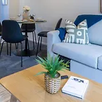 Urban Park Escape 2 Bed 2 Bath W/Carpark