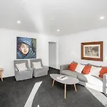 Spacious Quality Apartment, Convenient Location