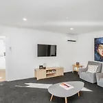 Spacious Quality Apartment, Convenient Location