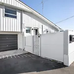 Spacious Quality Apartment, Convenient Location