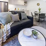 An Easy Walk To The Cbd - 2 Bed, 2 Bathroom