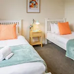 3 Bed 2.5 Bath Riccarton W/Games Room