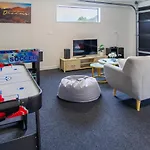 3 Bed 2.5 Bath Riccarton W/Games Room