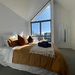 Inner City Luxury With Free Parking