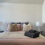 Inner City Luxury With Free Parking