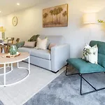 Sanctuary Close To The Beach With Sofa Bed