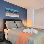 Elegant Cbd Apartment