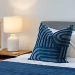 Modern, Convenient, Central: 1 Bedroom Loft