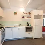 Retro Living - Lush Garden
