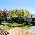 Retro Living - Lush Garden