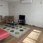 Spacious 1-Bedroom 1960 Unit Close To City With Public Transport Right At The Doorstep