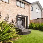 Modern 2 Bedroom By Hagley Park