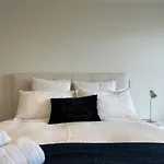 Luxury 1 Bedroom Studio In Cbd Close To Convention Centre