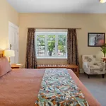 Homelea Bed And Breakfast