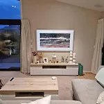 Modern Two-Bedroom Home In Merivale