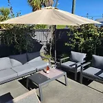 Modern Two-Bedroom Home In Merivale