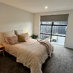 Cbd Luxury 2 Bedroom Retreat