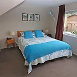 Sumner Bay Motel