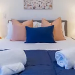 Urban Elegance - 2 Bed, 2 Bath In The Cbd