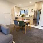 St Albans 2 Bed Townhouse With Carpark