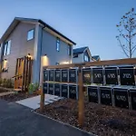 St Albans 2 Bed Townhouse With Carpark