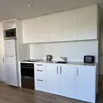 Luxury Cbd 1 Bedroom Apartment With Free Parking