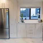 Deluxe Central Retreat W/Super King Bed