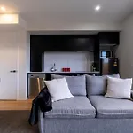 Luxury 2 Bed Townhome In Cbd