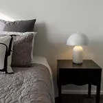 Luxury 2 Bed Townhome In Cbd
